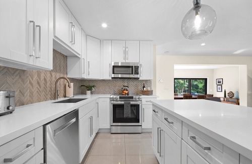 South Corals Maison | Relax in Luxury - 3 Bed, 2 Bath Oasis with Pool