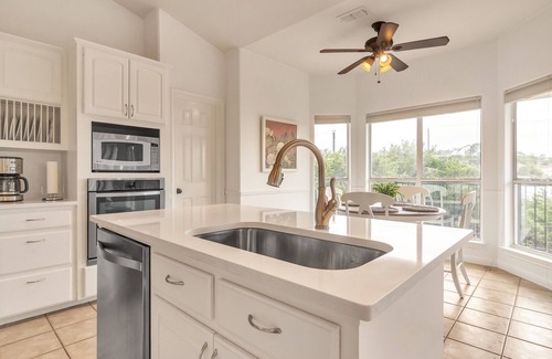 Travis Landing Maison | Great house to get away from the city but close enough to enjoy the city!