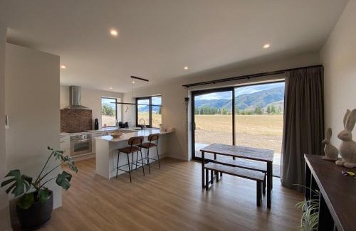 Queensberry Maison | Relax in Rural Wanaka