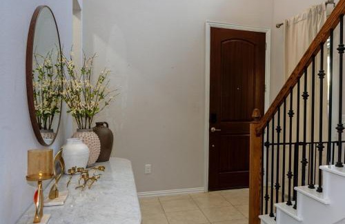 Manchaca Maison | Relax in Style - 3 King Beds - Near San Marcos Outlets
