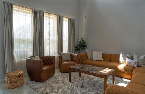 Manchaca Maison | Relax in Style - 3 King Beds - Near San Marcos Outlets