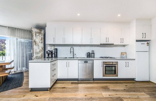 Cooks Hill Maison | Andy and Anna's Weekend Hideaway