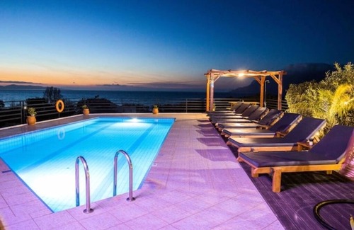 Korfalonas Appartement | Relax in Style at Ben’s Homes Panorama