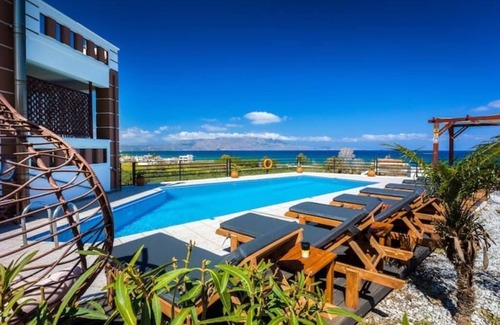 Korfalonas Appartement | Relax in Style at Ben’s Homes Panorama
