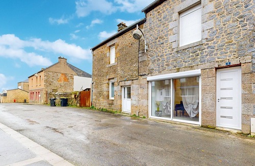 Saint-Etienne-en-Cogles Maison | Relax in this cozy and functional house in an ideal location for excursions.