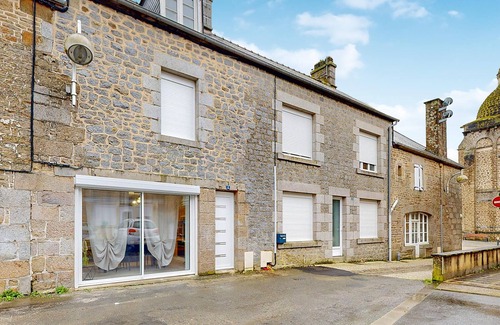 Saint-Etienne-en-Cogles Maison | Relax in this cozy and functional house in an ideal location for excursions.