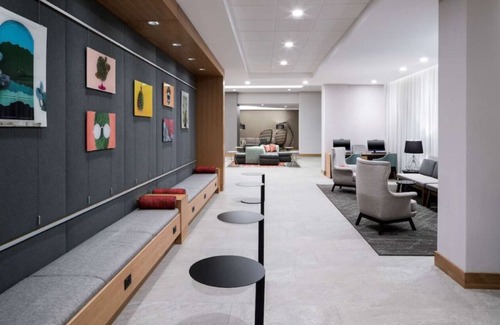 Tempe Hôtel | Relax in Tempe – Pool, Gym & Views, Steps to Mill Ave, Botanical Garden, & Shops