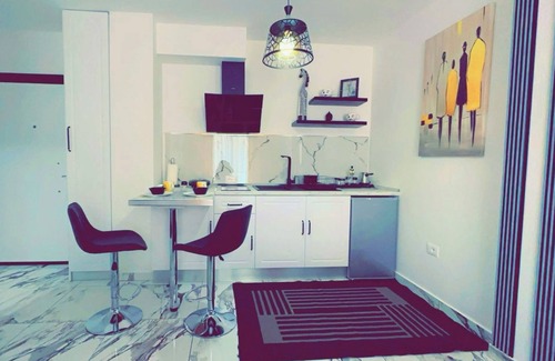 Shengjin Appartement | relax in this calm, stylish space. surrounded by a variety of businesses around