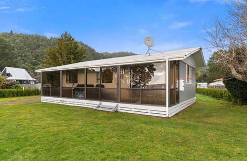 Lake Okataina Cottage | Détente au bord du lac - Lac Rotoiti Bach