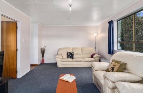 Lake Okataina Maison | Relax Lakeside - Lake Rotoiti Bach