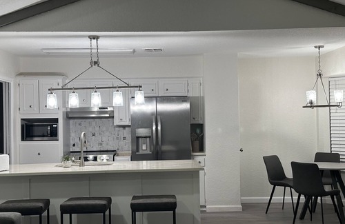 Leon Valley Maison | Relax….Lots of space place! Close to La Cantera-Six flags-Sea World