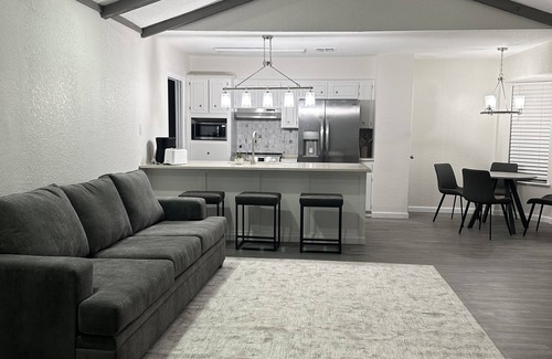 Leon Valley Maison | Relax….Lots of space place! Close to La Cantera-Six flags-Sea World