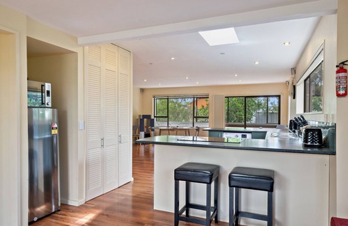 Kapiti Coast Maison | Relax on Queens - Waikanae Beach Holiday Home