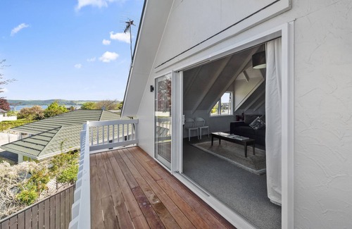 Richmond Heights Maison | Relax on Rainbow - Taupō Holiday Home, RAINBOW POINT