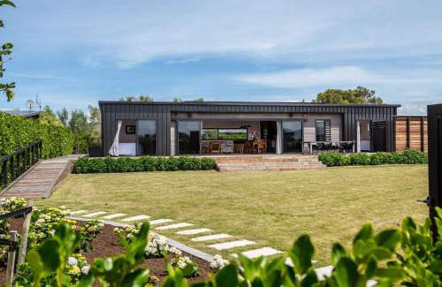 Martinborough Maison | Relax on the Deck