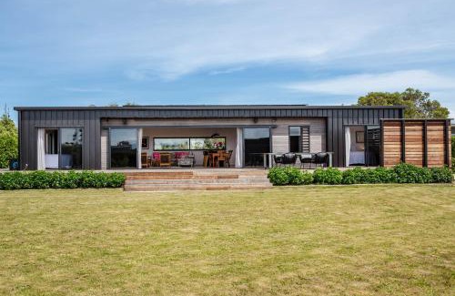 Martinborough Maison | Relax on the Deck