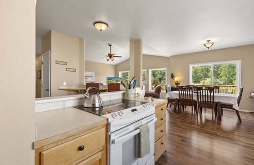 Artondale Maison | Détendez-vous sur le lac à Gig Harbor
