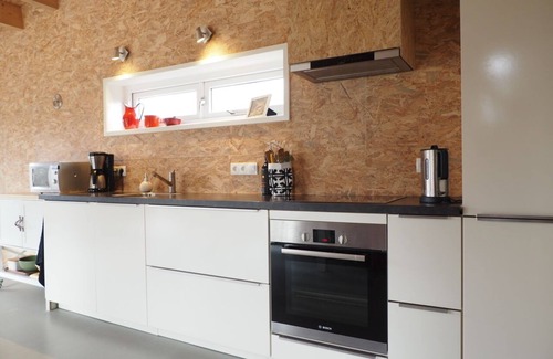 Gasselte Maison | Relax on the lovely lounge sofas with panoramic views of the nature garden? Or a week of quiet (tele)work, while walking straight into the woods for a lunch walk during your break?