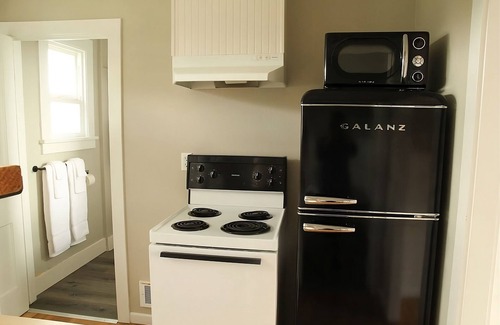 Long Beach Hôtel | Relax & Recharge! 2 Comfortable Units, Full Kitchen, Free Parking, Pets Allowed