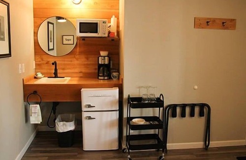 Long Beach Hôtel | Relax & Recharge! 2 Comfortable Units, Full Kitchen, Free Parking, Pets Allowed