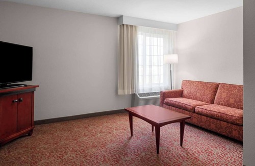 Downtown Hôtel | Relax & Recharge – Fully Equipped Suites with Full Kitchen, Near Silicon Valley!