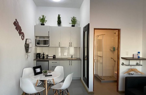 Glencairn Appartement | RELAX,REVIVE & RESET and Enjoy the Sounds of the Sea!