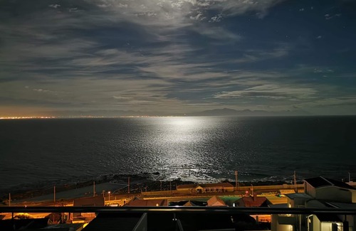 Glencairn Appartement | RELAX,REVIVE & RESET and Enjoy the Sounds of the Sea!