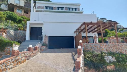 Glencairn Appartement | Relax,Revive,Reset & enjoy the sounds of the sea!