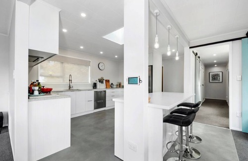 Richmond Heights Maison | Base: 4 Extra: $40 56 Saint James Street