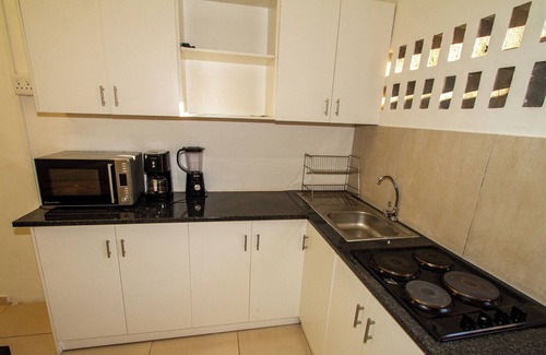 Cape Town Cabine | Relax & Unwind at LodgeOn91 !