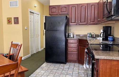 Francestown Maison | Relax & Unwind | Rural NH Getaway w/ Hot Tub