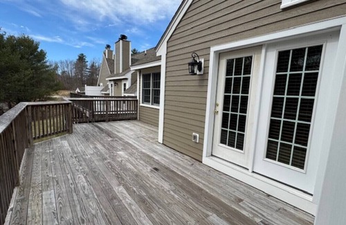 Francestown Maison | Relax & Unwind | Rural NH Getaway w/ Hot Tub