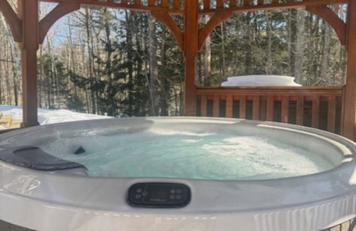 Francestown Maison | Relax & Unwind | Rural NH Getaway w/ Hot Tub