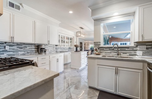 Lake Highlands Maison | Relax with Style 5BD/4.5BA Location and Amenities