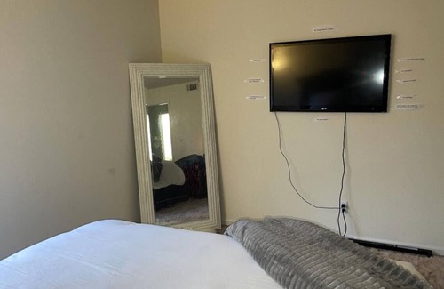 Peachtree Corners Appartement | Relax with the whole family at this peaceful place to stay.