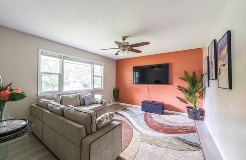 Fridley Appartement | Relax with the family in a newly renovated and furnished upper level duplex.