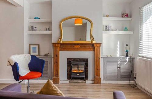 Marlborough Maison | Relax with the whole family at the cosy cottage - Business rates available please enquire