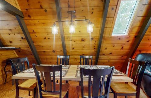 Flat Hollow Marina Maison | RelaxAwhile Cabins-HideAway Hollow
