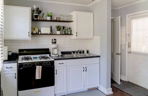 Lake Michigan Beach Maison | Relaxed 1 BR Near Lake with Fast WiFi, Fire Pit +