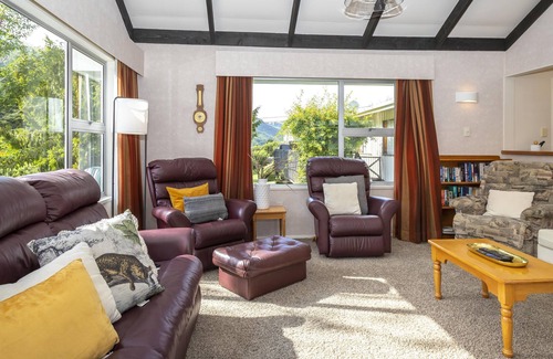 Arrowtown Maison | Relaxed Arrowtown stay minutes from Town Centre