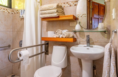 Ojochal Lit Et Petit-Déjeuner | Relaxed, unplugged, Costa Rican-style comfort with a beach access