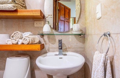 Ojochal Lit Et Petit-Déjeuner | Relaxed, unplugged, Costa Rican-style comfort with a beach access