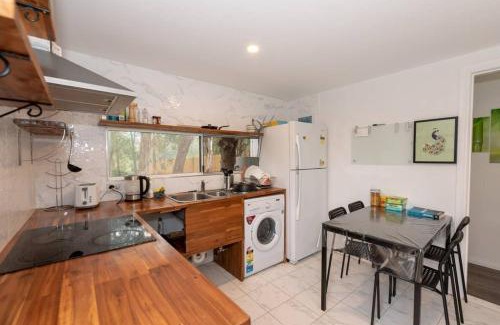 Carramar Maison | Relaxed Private Double Room in Carramar - Close to Station - Shared Bathroom