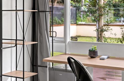 Pymble Maison | Relaxed Queen Room - Serene Spot at Pymble - Shared Bathroom