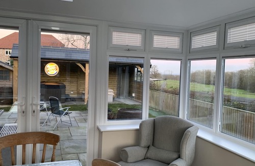 Cranbrook Maison | Relaxing Quiet Hideaway with Hot tub