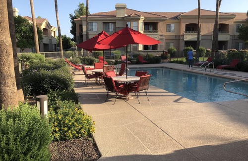Gilbert Copropriété | Relaxing 2 bedroom Condo w/ heated pool, spa & gym