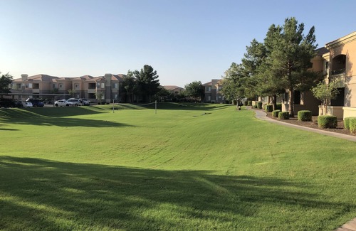 Gilbert Copropriété | Relaxing 2 bedroom Condo w/ heated pool, spa & gym