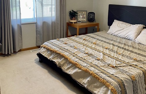 Omaha Maison | Relaxing 3 bedroom home with workspace!!