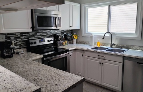Newburgh Maison | Relaxing 3-Bedroom House with Large Backyard close to Downtown Newburgh