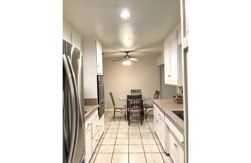 Chatsworth Maison | Relaxing 3 Bedroom, 2 Bathrooms. Large backyard, pool, jacuzzi + 2 patios, grill